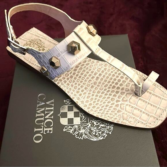 Vince Camuto Dailette Flat Sandal Size 8.5 Taupe Leather T-Strap Toe-Ring New - Picture 3 of 12